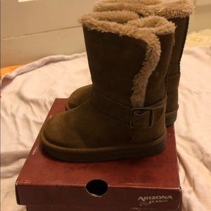 Arizona size 6 toddler boots